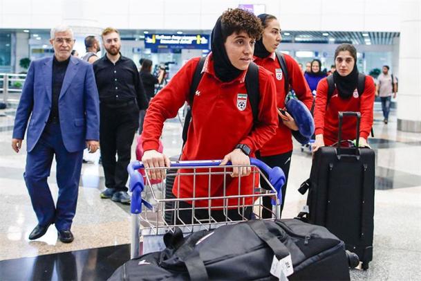 Iran : La capitaine de l&rsquo;équipe féminine de foot retire à son tour sa demande d&rsquo;asile en Australie