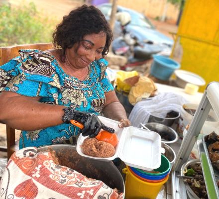 Mme GOZZO-POATY Dédé Odette (célèbre vendeuse d’Ayimolou) : « Il ne faut jamais abandonner quand c’est difficile »