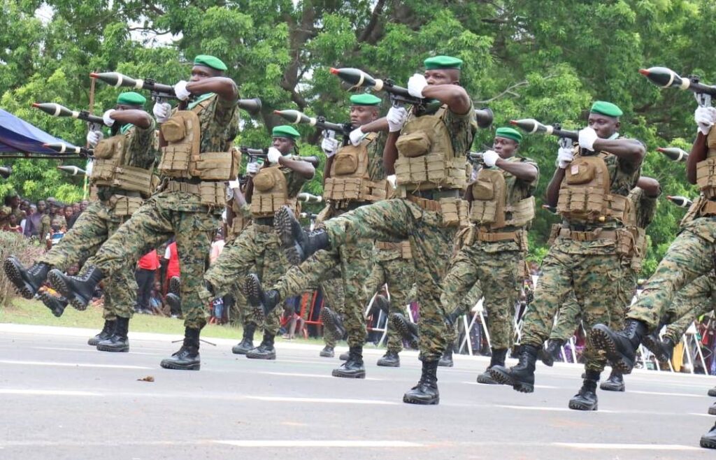 Indépendance du Togo : grand défilé militaire en présence du président du Conseil à Lomé