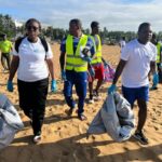 Togo : les journalistes troquent stylos et micros pour un écojogging anti-déchets à la plage de Lomé
