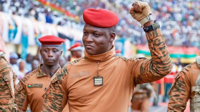 Ouagadougou « rompt » officiellement ses « relations diplomatiques » avec Paris
