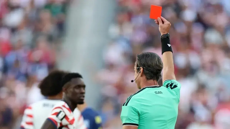 Mondial-2026 : le carton rouge infligé à l’Américain Balogun annulé, Trump remercie la Fifa