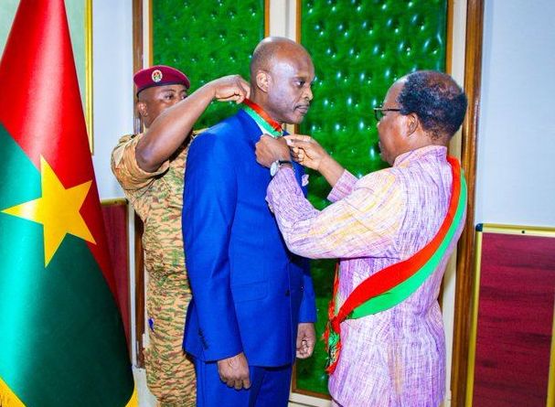 Togo : Une haute distinction burkinabè pour le chef de la diplomatie togolaise