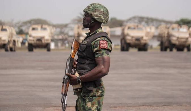 Nigeria : des jihadistes assiègent une ville depuis des jours, l’armée ordonne un couvre-feu