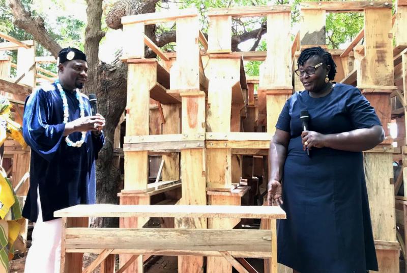 Éducation : Togbui Lanklivi 1er offre 500 tables-bancs au CEG Dabarakondji